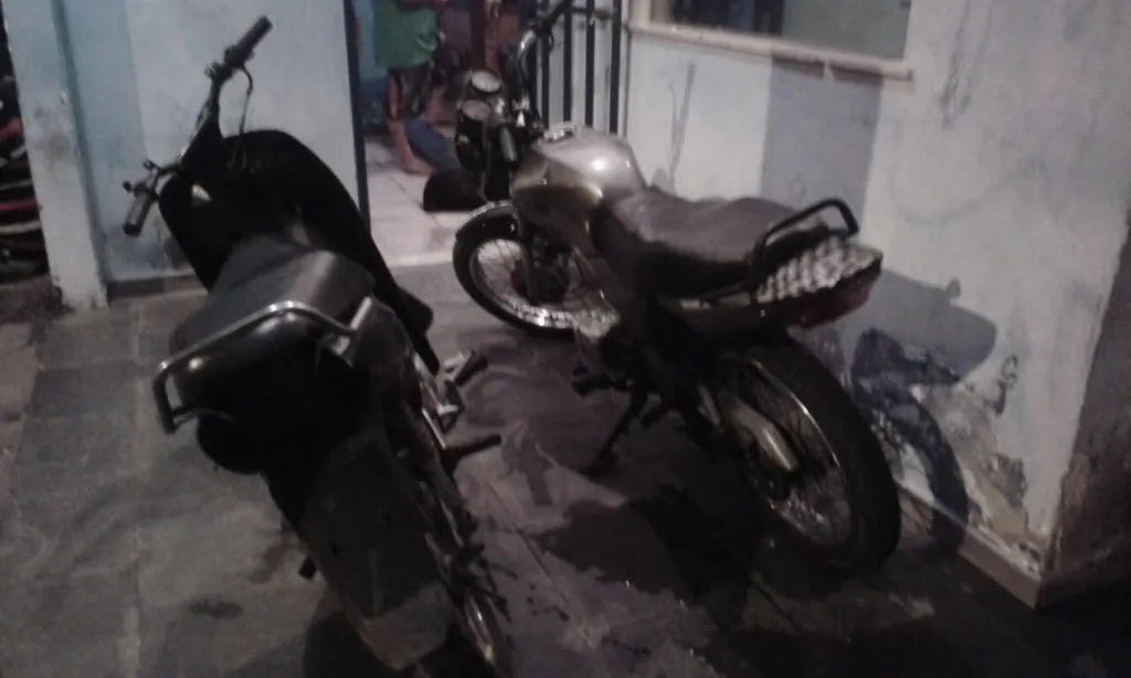 Motos foram apreendidas em Ponta Negra durante o dia e a noite.