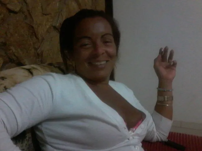 Renata Frazão, de 35 anos, não resistiu aos ferimentos e morreu no Hospital Estadual Alberto Torres (HEAT). (foto: Reprodução / Facebook)