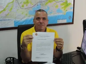 Maricá: Câmara arquiva pedido de aumento no numero de vereadores 1 Robson Giorno com o parecer do Ministério Público, que mostra que a Lei Orgânica de Maricá está errada. (foto: Reprodução)