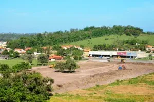 Obras come&ccedil;aram a erguer o novo hospital. (foto: Clarildo Menezes)