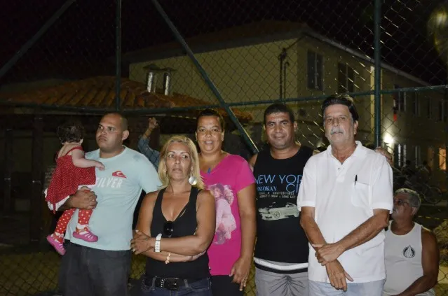 Paulo C&eacute;sar Maqueira (camisa branca) s&iacute;ndico do Setor C