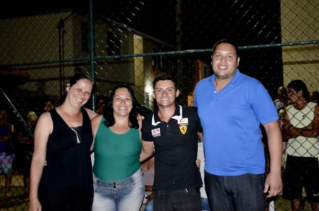 Gualter Ribeiro (camisa azul) sindico do Setor B