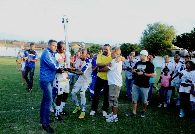 Amparo conquistou no domingo o Campeonato Maricaense de futebol. Fotos: Clarildo Menezes