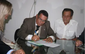 Amilar assina compra do im&oacute;vel da OAB.