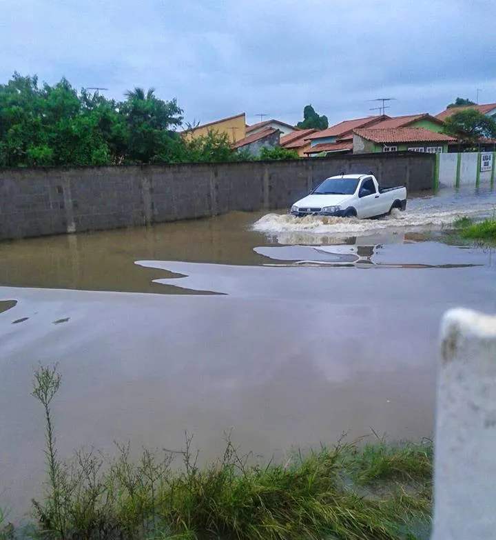 Rua alagada no Parque Eldorado. 