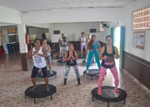 Maricá: Monalissa Figueiredo faz sucesso com projeto ‘Bem Estar & Boa Forma’ 1 Aulas de Jump com Monalissa. Fotos: Divulgação