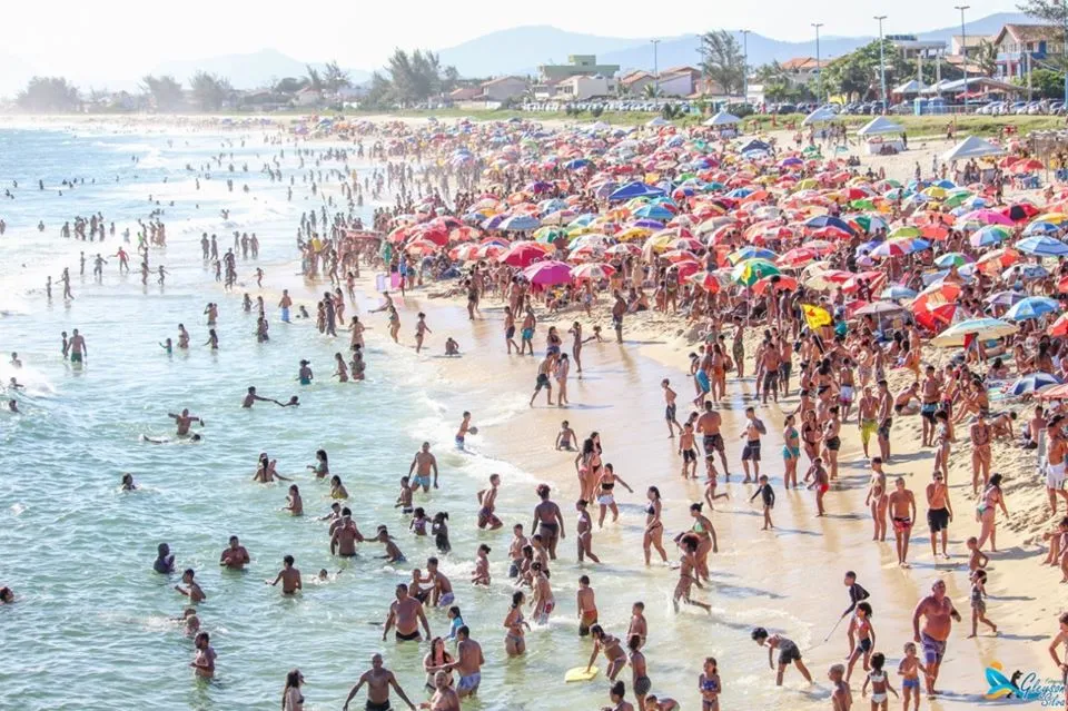 praia ponta negra lotada2