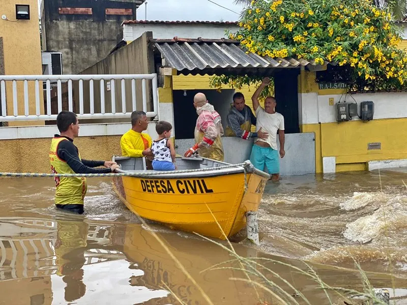 marica debaixo dagua