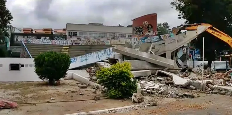demolicao anfiteatro