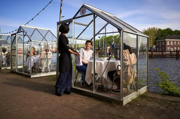 2 restaurante na holanda com domos