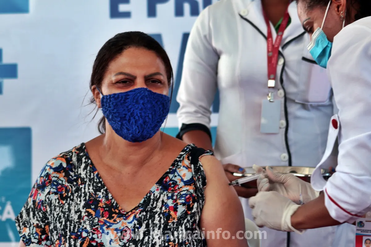 primeira pessoa vacinada em marica
