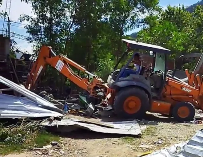 demoli constr marica