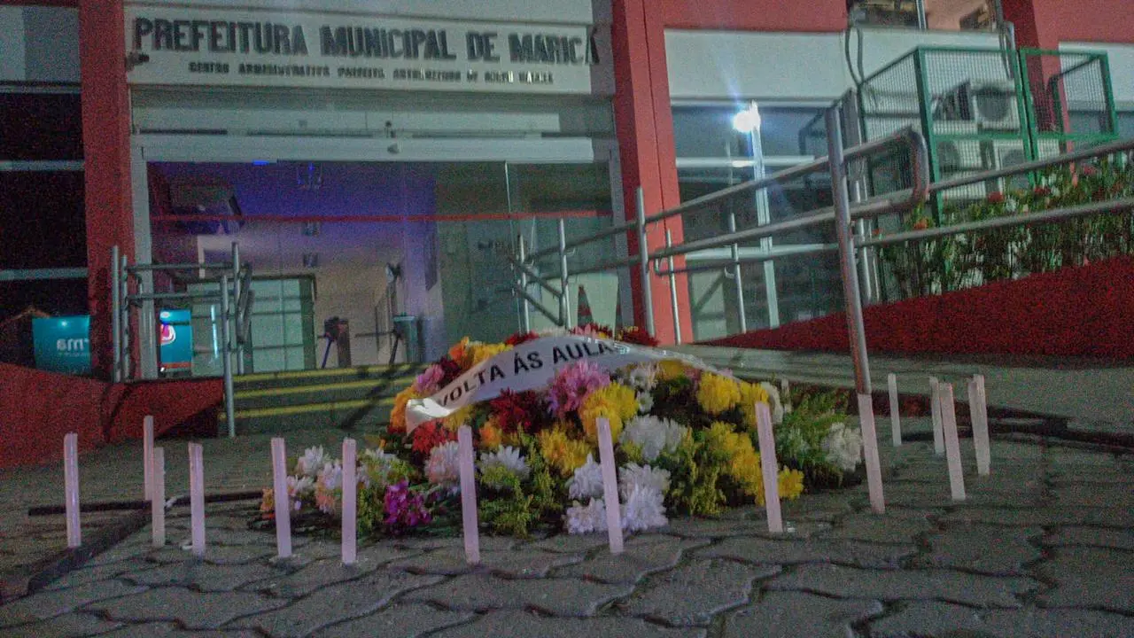 protesto professores marica