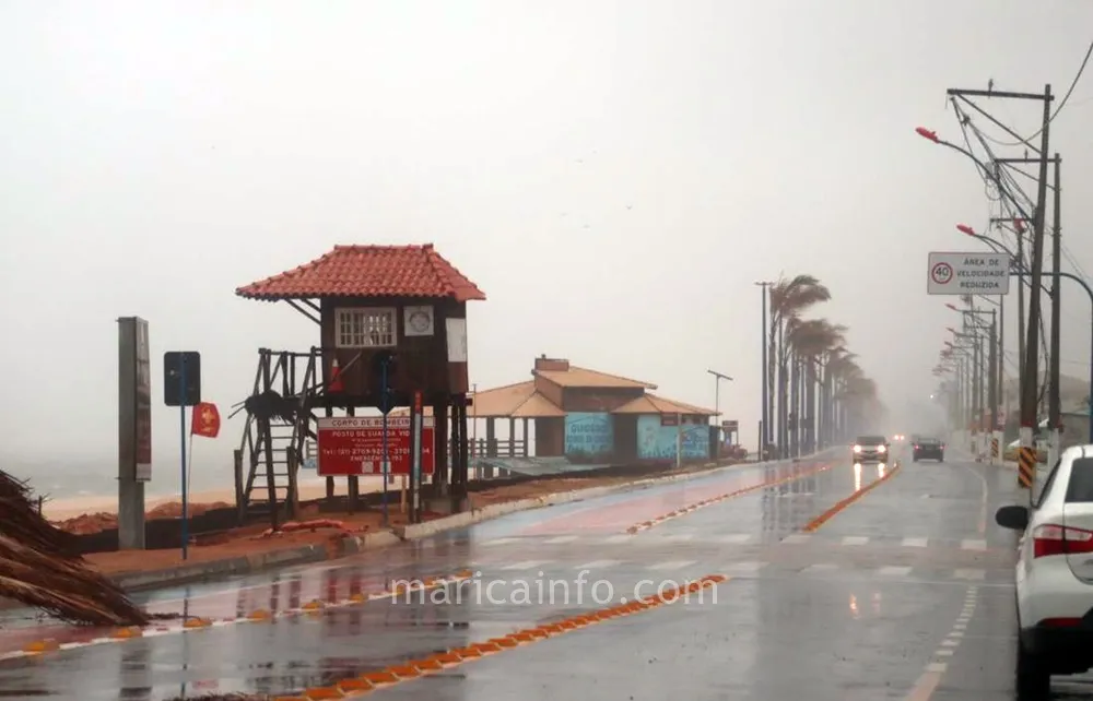 Orla de Itaipuacu chuva marica