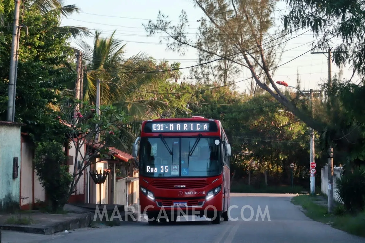 onibus vermelhinho cajueiros