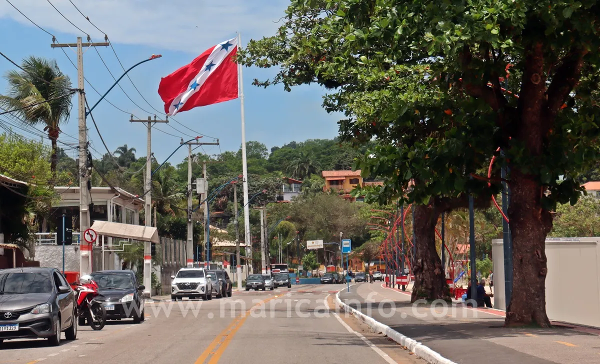 Aracatiba Marica Bandeira Praca Tiradentes