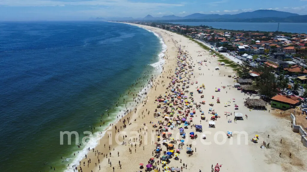 Praia de Ponta Negra 31 12 2022 foto joao henrique maricainfo