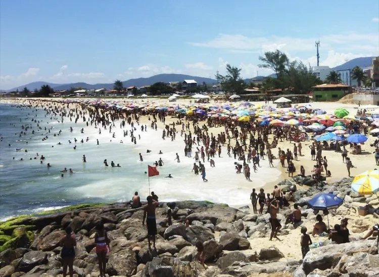 Praia de Ponta Negra lotada.