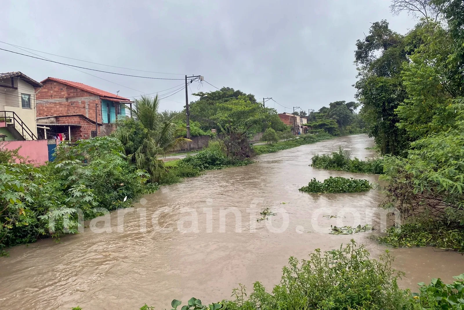 rio na mumbuca a ponto de transbordar 1