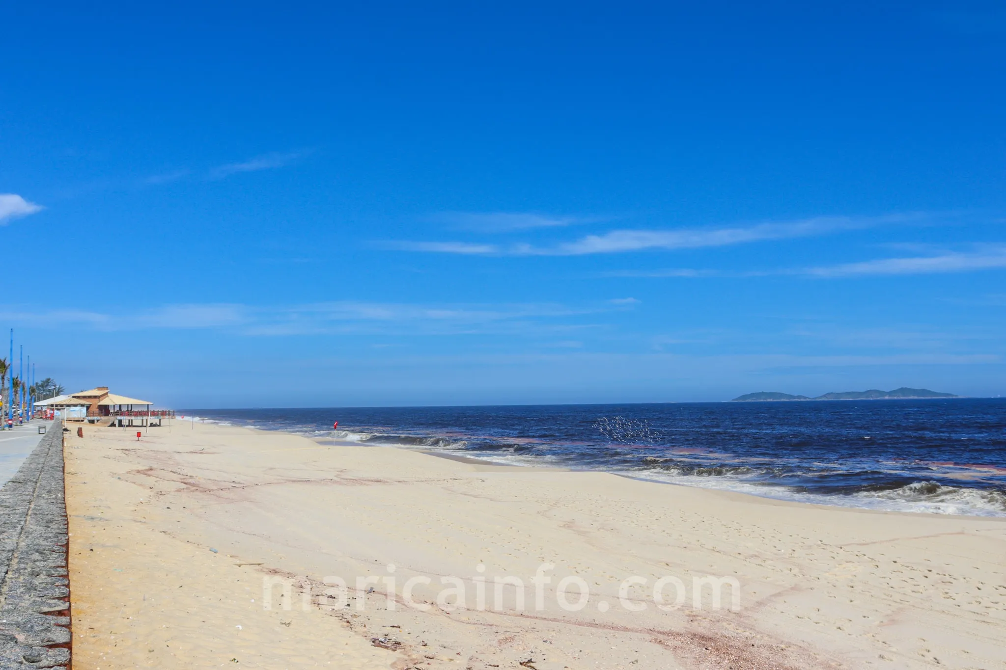 Praia de Itaipuacu Mare Vermelha