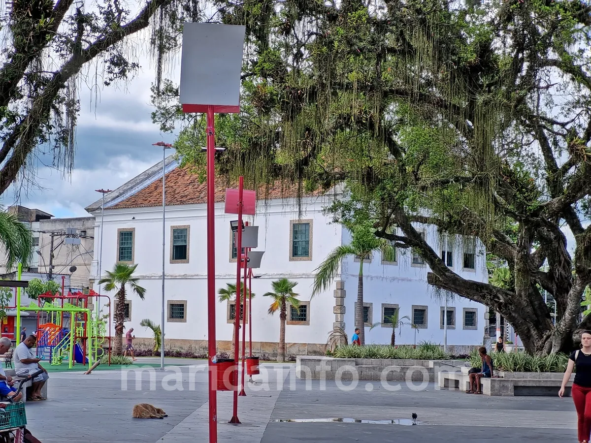 roubo lampadas praca 2