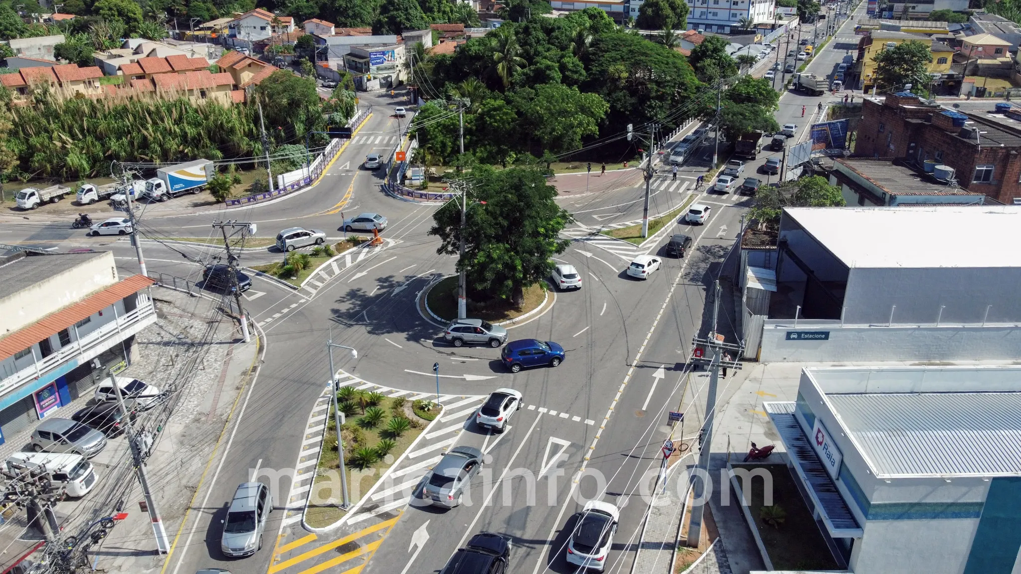 Rotatória da Mumbuca é um dos gargalos do trânsito no Centro de Maricá. (foto: João Henrique / Maricá Info - março 2023)