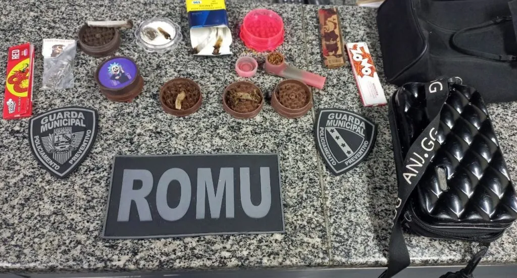 Itaipuaçu: Seis detidos pela Guarda Municipal com drogas na praia 2 drogas recanto