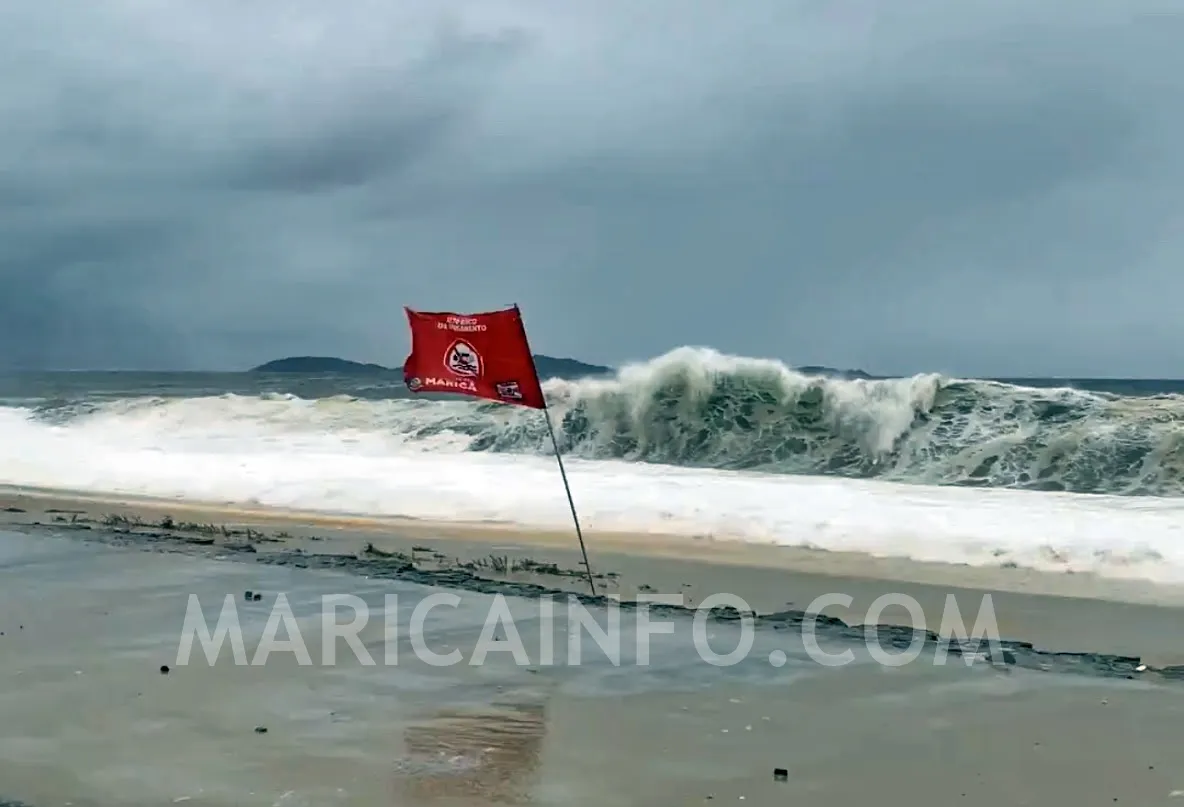 Ressaca no litoral de Maricá. (foto: João Henrique / Maricá Info)