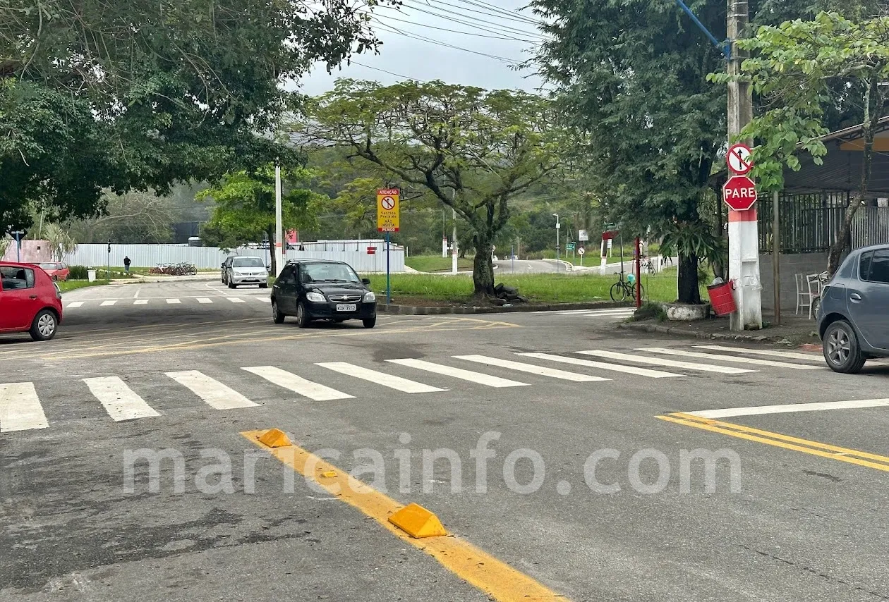 Cruzamento perigoso no Manu Manuela.