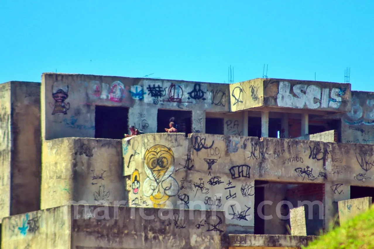 predio ponta negra abandonado