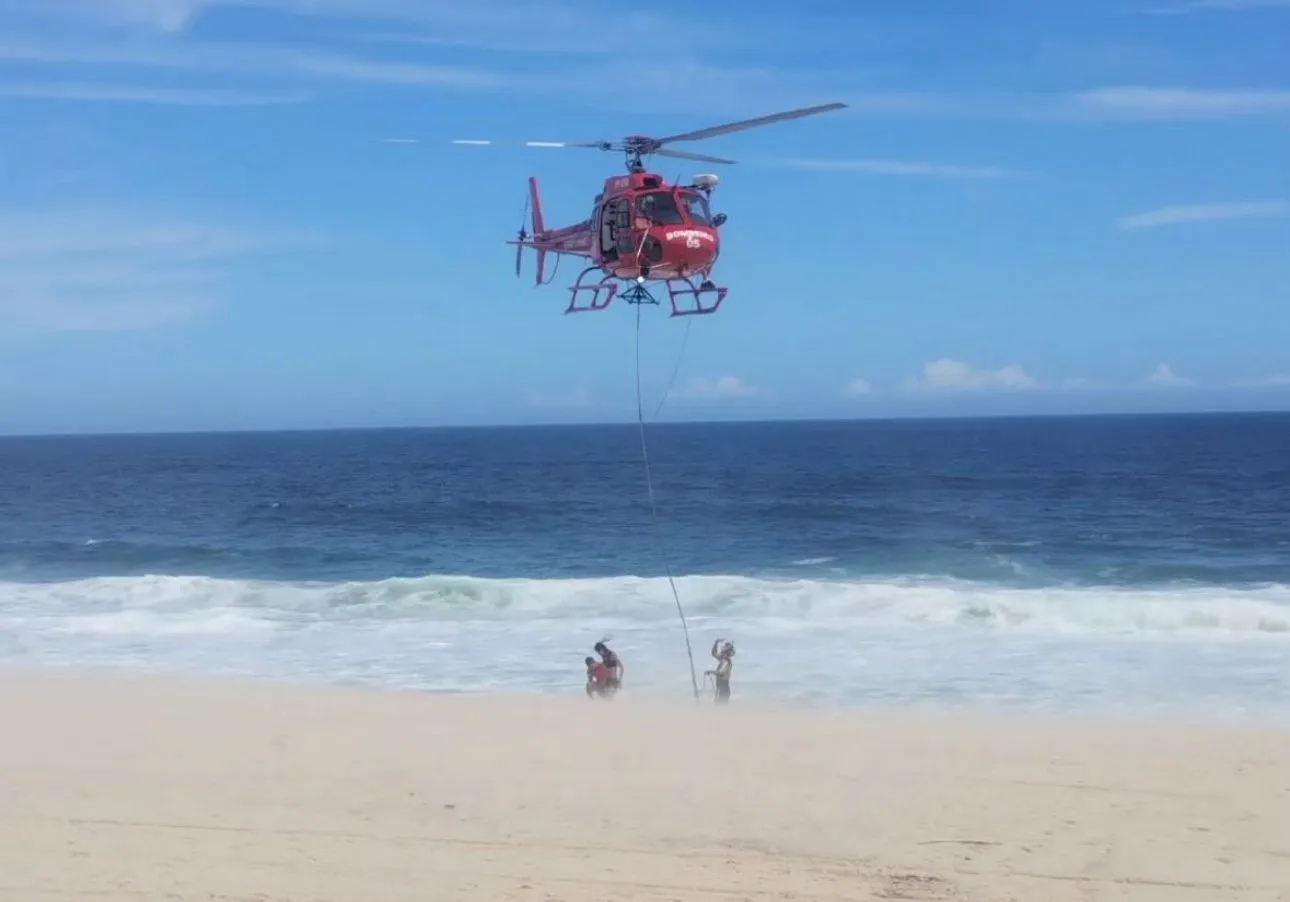 helicoptero praia da barra de marica