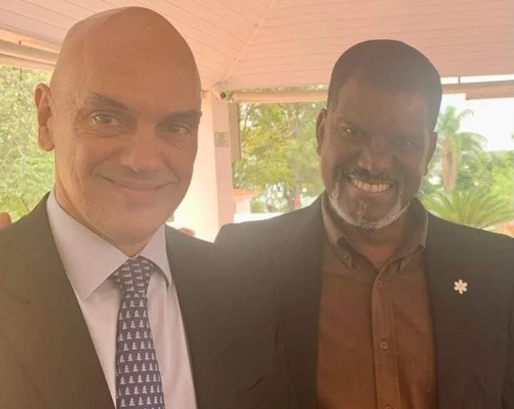 pastor oliver com alexandre de moraes e1754763525843